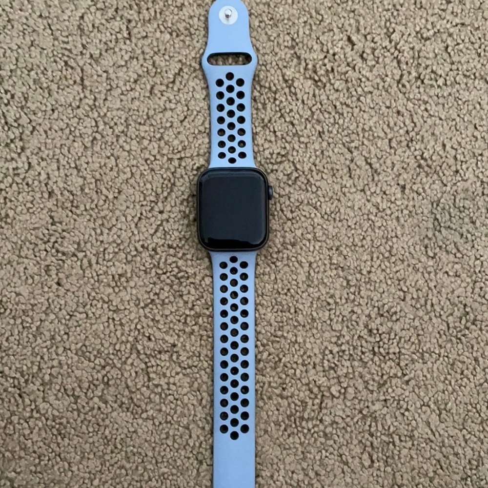 Lightly used but no longer using apple products.